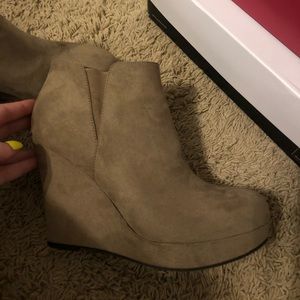 Size 10 suede light brown booties